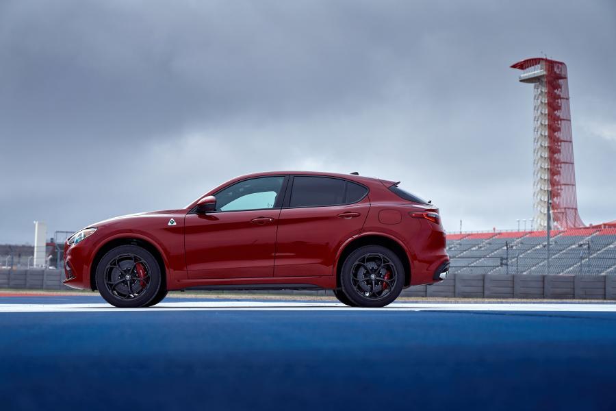  Alfa Romeo Stelvio Quadrifoglio (949) 2018 года  (NA) (фото 24 из 40)
